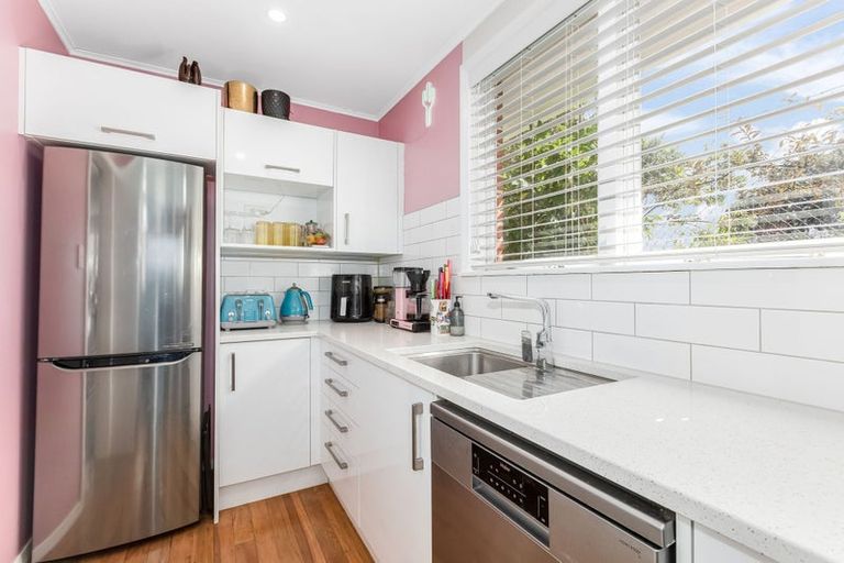 Photo of property in 2/159 Muritai Road, Eastbourne, Lower Hutt, 5013