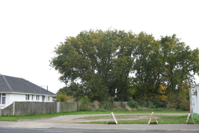 Photo of property in 2/9 Curletts Road, Sockburn, Christchurch, 8042