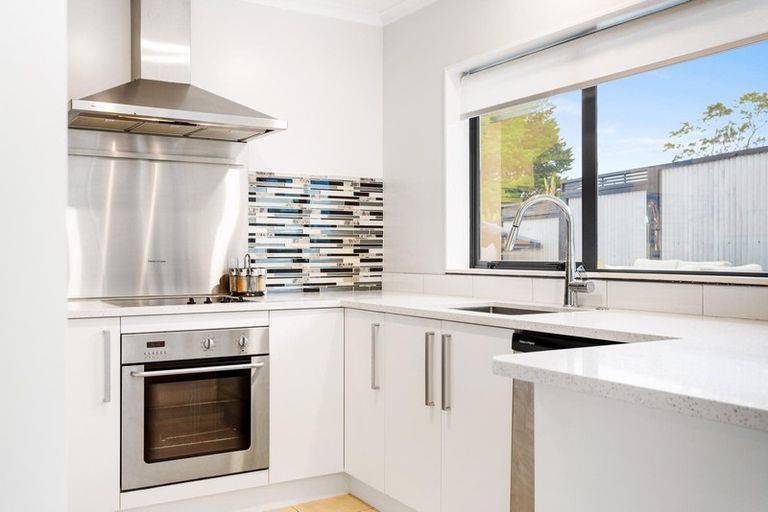 Photo of property in 24a Kotuku Street, Te Atatu Peninsula, Auckland, 0610