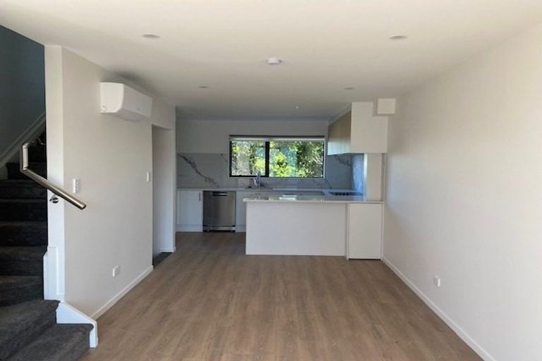 Photo of property in 2/60 Triangle Road, Massey, Auckland, 0614