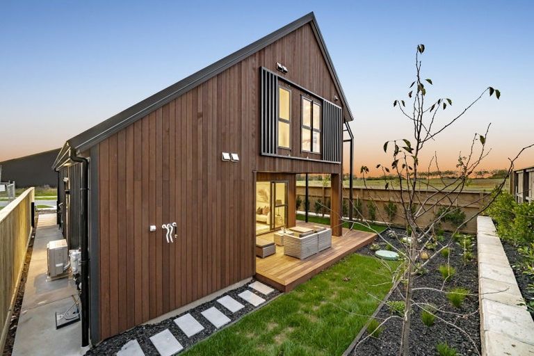 Photo of property in 1 Dorset Down Drive, Karaka, 2580