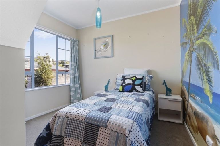 Photo of property in 2/16 Fernbird Place, Massey, Auckland, 0614