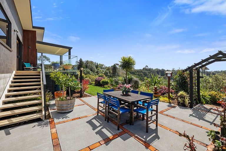 Photo of property in 9 Kapurau Lane, Merrilands, New Plymouth, 4312