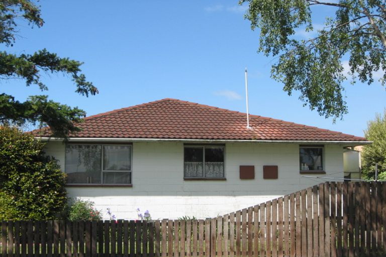 Photo of property in 16 Salford Avenue, Redwood, Christchurch, 8051