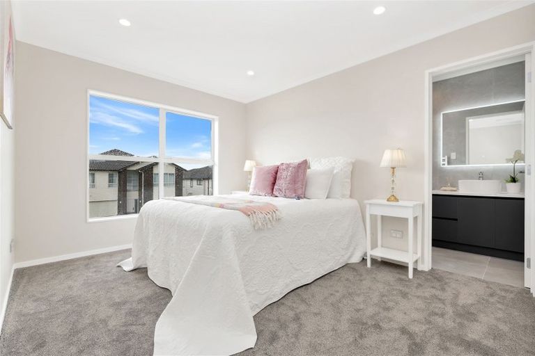 Photo of property in 15 Drumconnell Drive, Flat Bush, Auckland, 2019