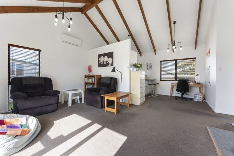 Photo of property in 109 Hillcrest Drive, Kelvin Grove, Palmerston North, 4414