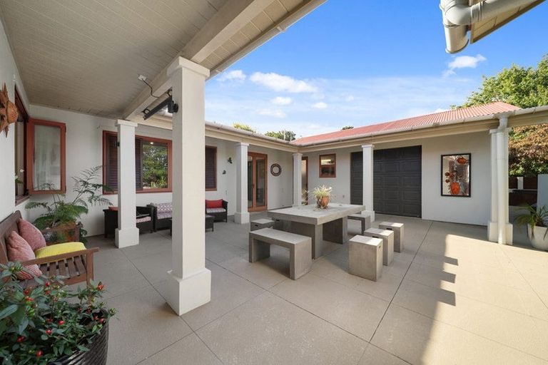 Photo of property in 15 Kaipara Road, Papakura, 2582