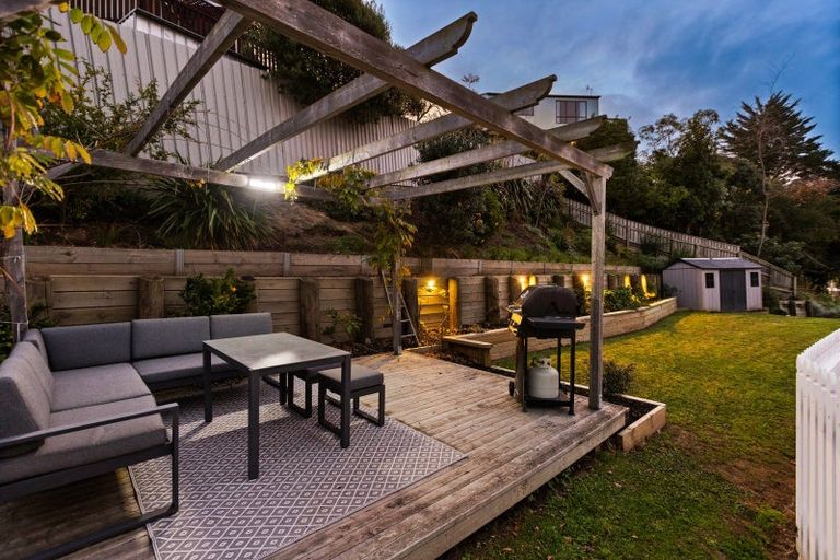 Photo of property in 32 Milton Road, Bluff Hill, Napier, 4110