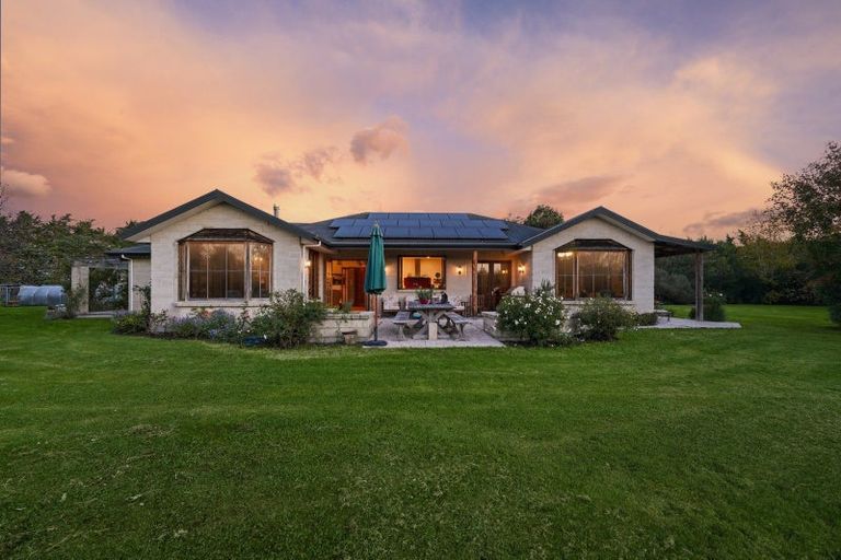 Photo of property in 1402 North Eyre Road, West Eyreton, Rangiora, 7475