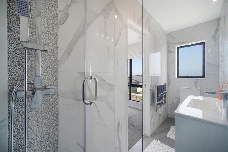 Photo of property in 20 Survila Street, Takanini, 2110