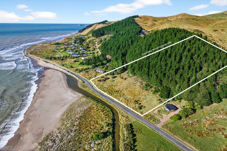 Photo of property in 13 Mataikona Road, Mataikona, Tinui, 5889