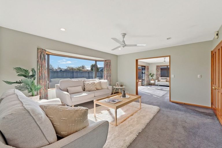 Photo of property in 7 Thicket Close, Redwood, Christchurch, 8051