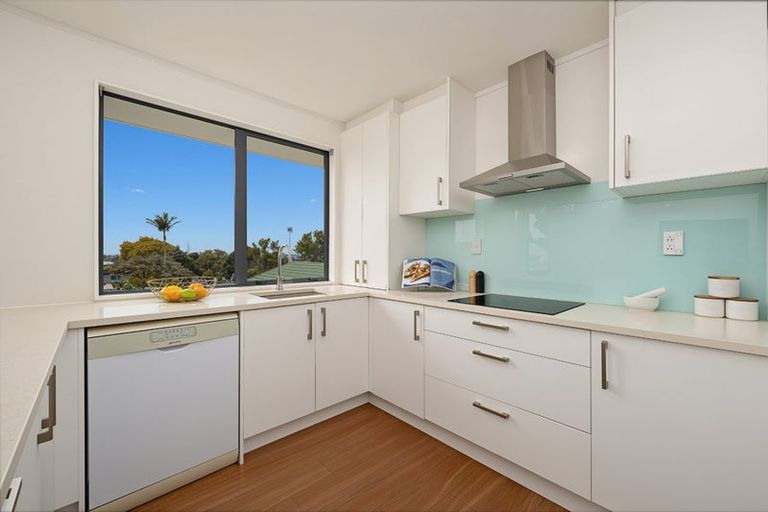 Photo of property in 140d Hepburn Road, Glendene, Auckland, 0602