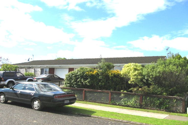 Photo of property in 2/2 Yacht Place, Bucklands Beach, Auckland, 2012