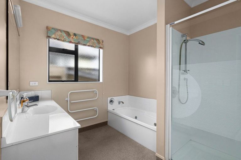 Photo of property in 5a Avondale Road, Taradale, Napier, 4112