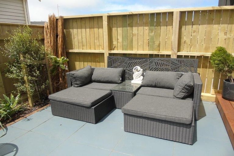 Photo of property in 62u3 Spenmoor Street, Newlands, Wellington, 6037