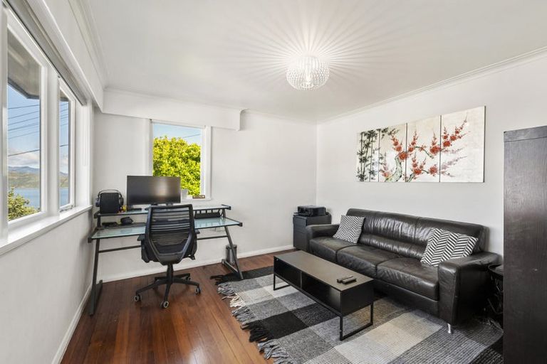 Photo of property in 27 Tai Paku Paku Road, Karaka Bays, Wellington, 6022