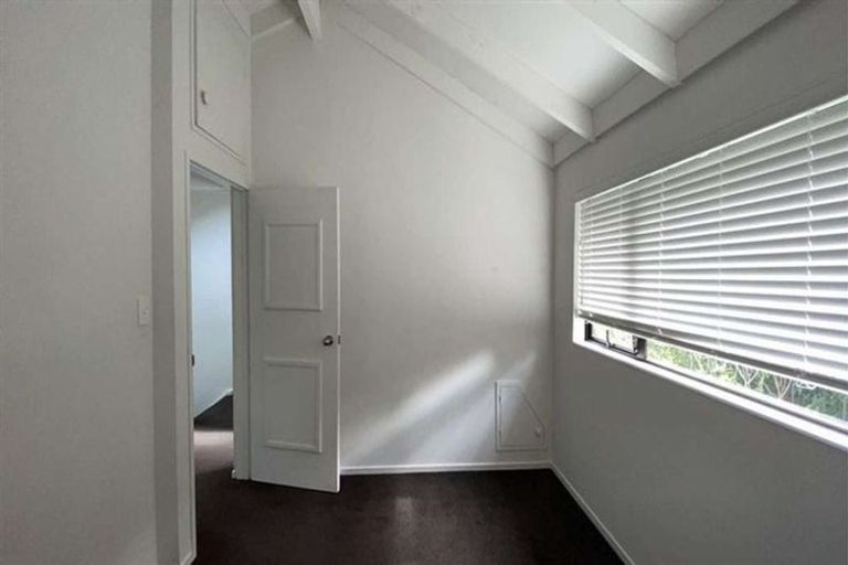 Photo of property in 13 Felstead Street, Birkenhead, Auckland, 0626