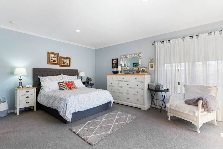 Photo of property in 4 Mullagh Place, East Tamaki Heights, Auckland, 2016