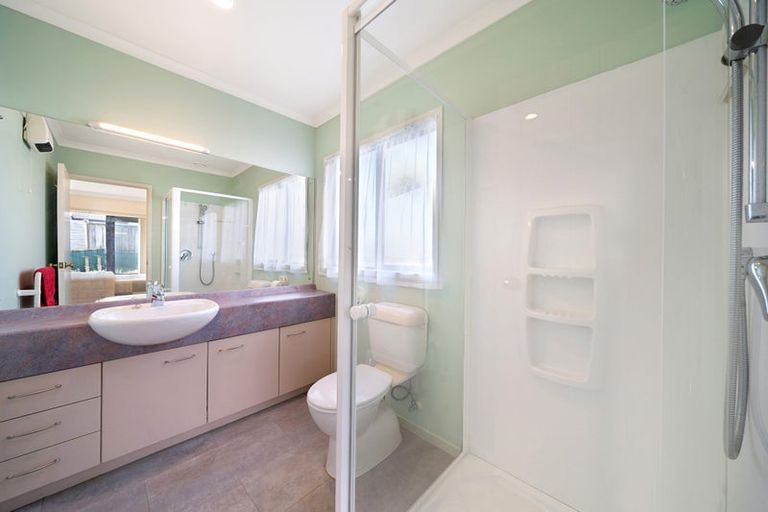Photo of property in 4 Russett Grove, Henderson, Auckland, 0612