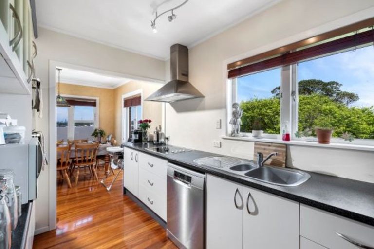 Photo of property in 54 Lyttelton Avenue, Forrest Hill, Auckland, 0620