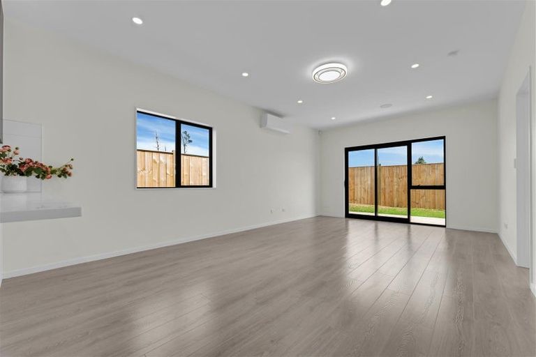 Photo of property in 14 Waimarie Drive, Karaka, 2578