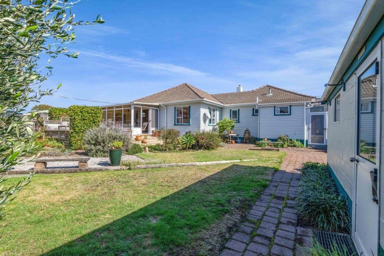 Photo of property in 125 Seaview Road, Westown, New Plymouth, 4310