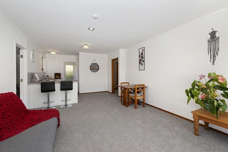 Photo of property in 120 Woodglen Road, Glen Eden, Auckland, 0602
