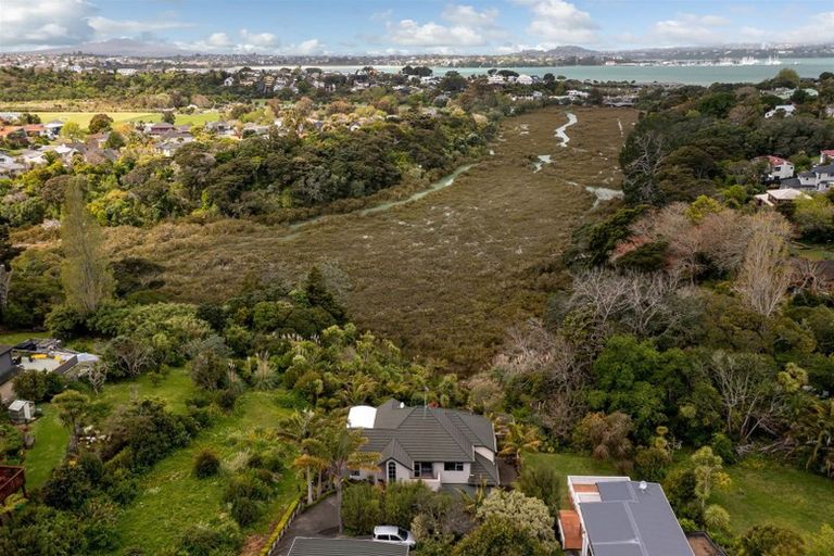 Photo of property in 23a Lake Road, Northcote, Auckland, 0627