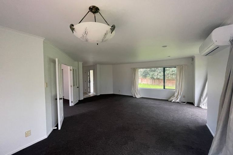 Photo of property in 15 Kalgan Place, Burswood, Auckland, 2013