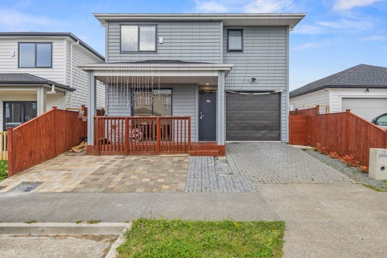 Photo of property in 25 Woven Place, Karaka, 2113