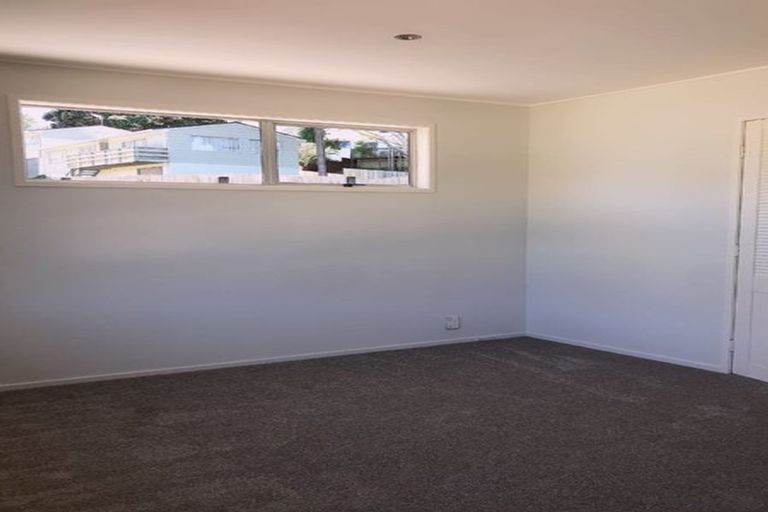 Photo of property in 8 Jenanne Place, Totara Vale, Auckland, 0629