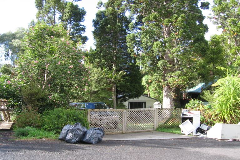 Photo of property in 22 Hollywood Avenue, Titirangi, Auckland, 0604