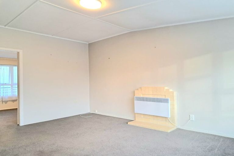 Photo of property in 33 Queen Street, Upper Hutt Central, Upper Hutt, 5018