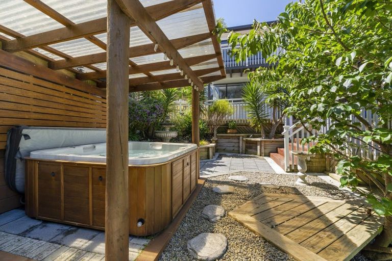 Photo of property in 15 Observatory Close, Whitby, Porirua, 5024