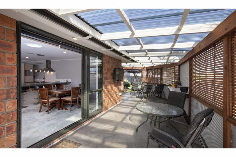 Photo of property in 8 Logan Place, Waiuku, 2123