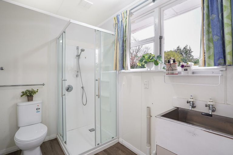 Photo of property in 8 Hendon Place, West End, Palmerston North, 4412