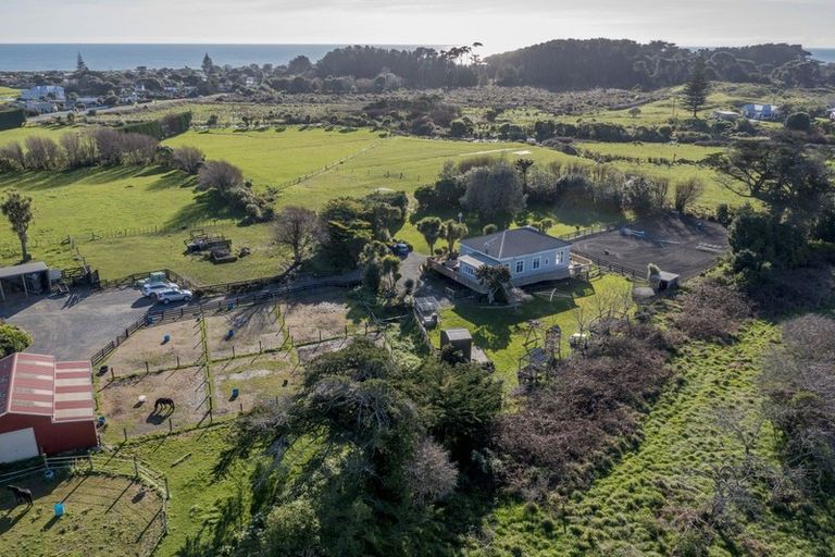 Photo of property in 98 Rangiuru Road, Otaki Beach, Otaki, 5512