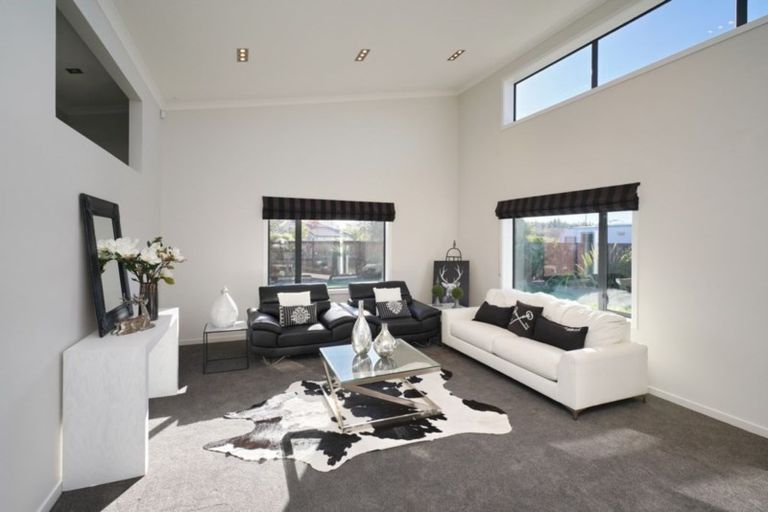 Photo of property in 46 Foresters Crescent, Parklands, Christchurch, 8083