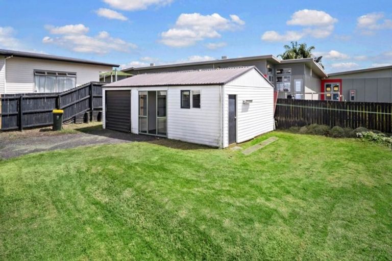 Photo of property in 87 Palmers Road, Clendon Park, Auckland, 2103