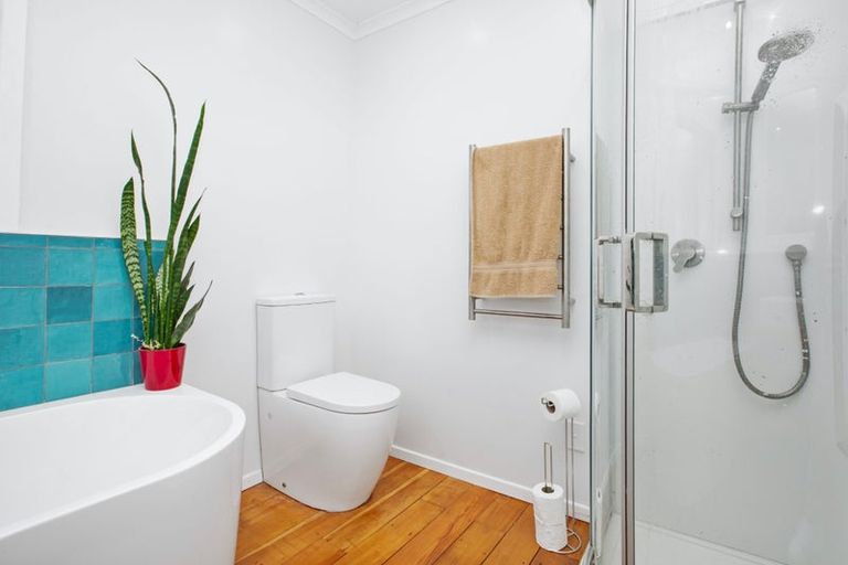 Photo of property in 47 Kiriwai Road, Paremata, Porirua, 5024