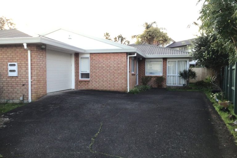 Photo of property in 11 Gloria Avenue, Te Atatu Peninsula, Auckland, 0610