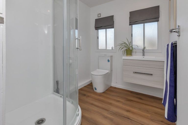 Photo of property in 16 Seaview Road, Ruakaka, 0116