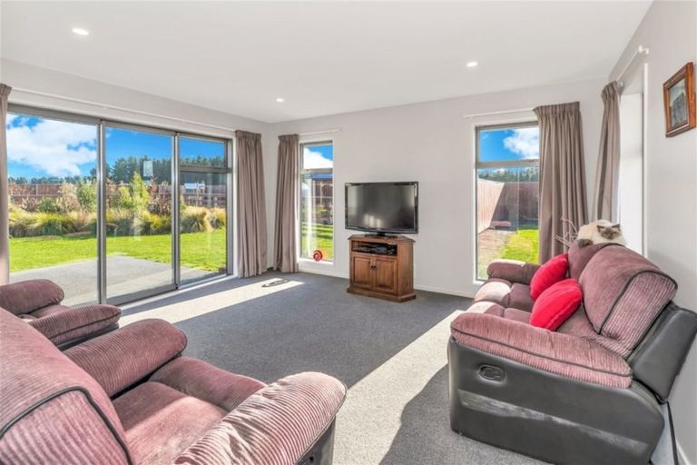 Photo of property in 2 Paradise Way, Amberley, 7410