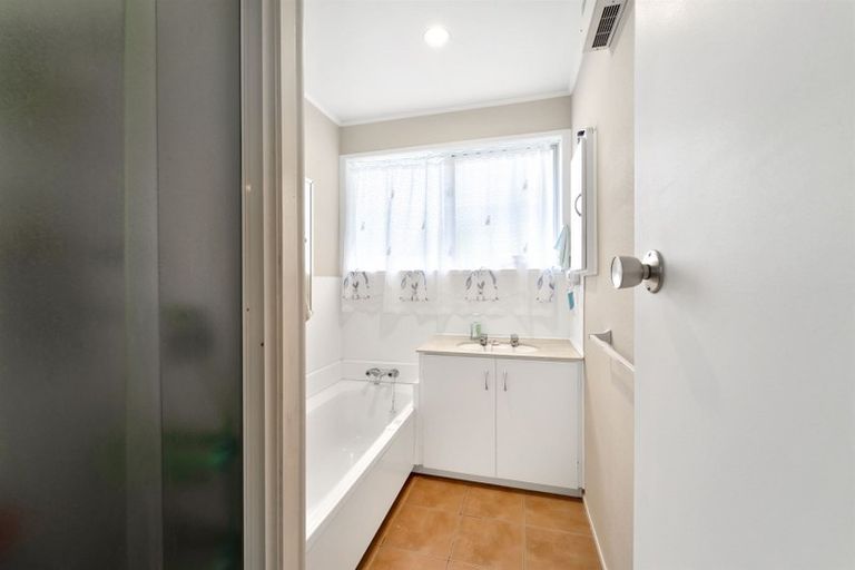 Photo of property in 50 Oaktree Avenue, Browns Bay, Auckland, 0630