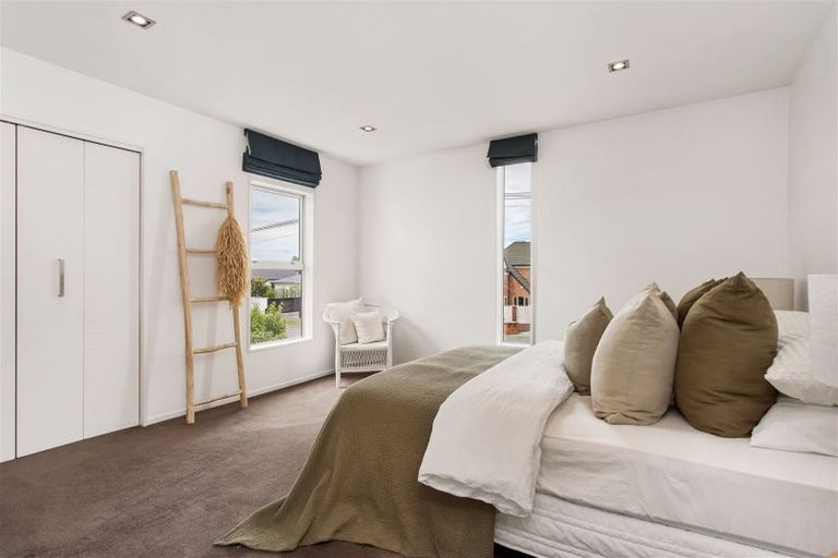 Photo of property in 43 Hawkesbury Avenue, St Albans, Christchurch, 8014