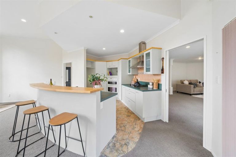 Photo of property in 23 Amesbury Drive, Churton Park, Wellington, 6037