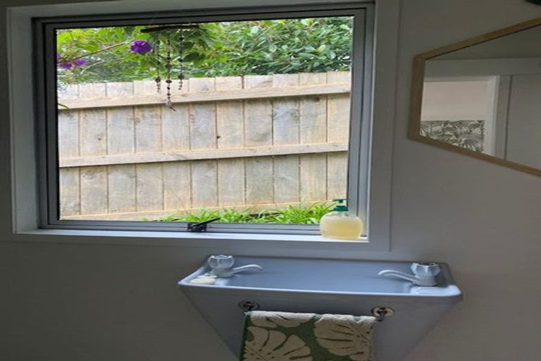 Photo of property in 19 John Road, Stanmore Bay, Whangaparaoa, 0932