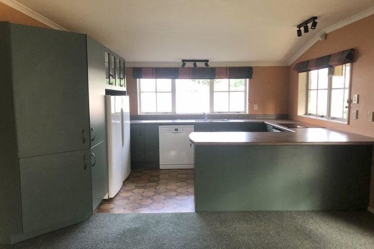 Photo of property in 4 Holly Court, Palmerston North, 4410