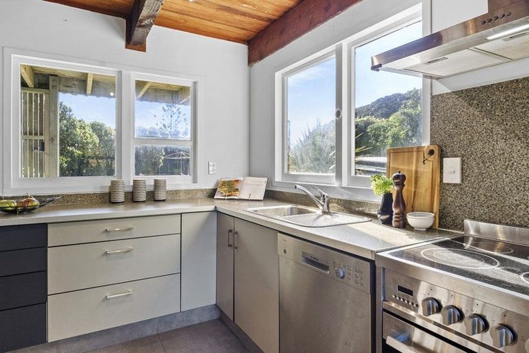 Photo of property in 6 Estuary Street, Makara Beach, Karori, 6972